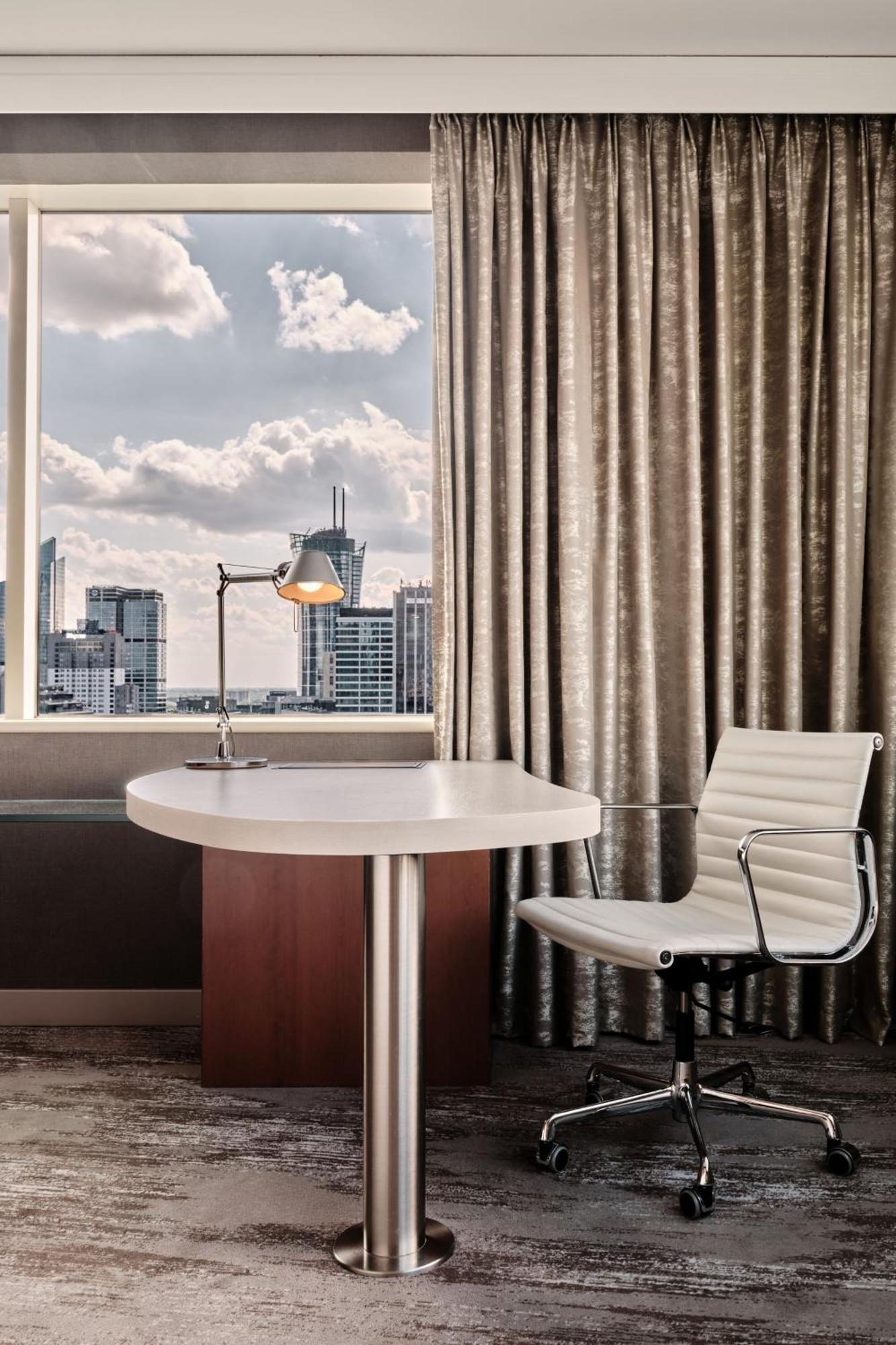 Executive Premium, Guest room, 1 King, City view,1534195186:JPEG