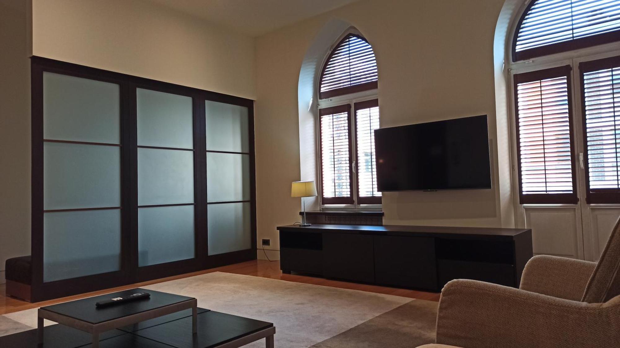 Deluxe One-Bedroom Apartment