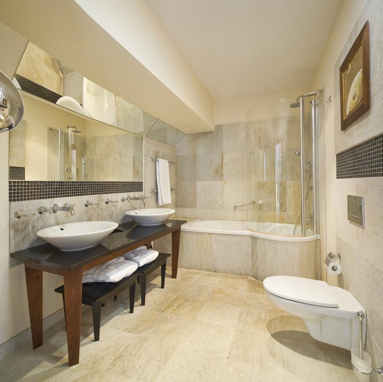 Two-Bedroom Suite,1697786350:JPEG